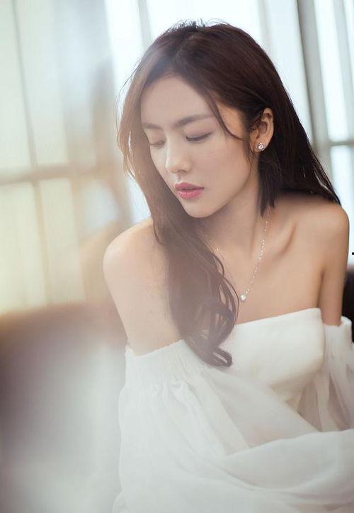 蔡文静吃瓜少女照片,吃瓜少女的时尚瞬间