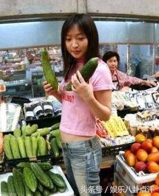 女吃瓜群众照片,镜头下的热议瞬间